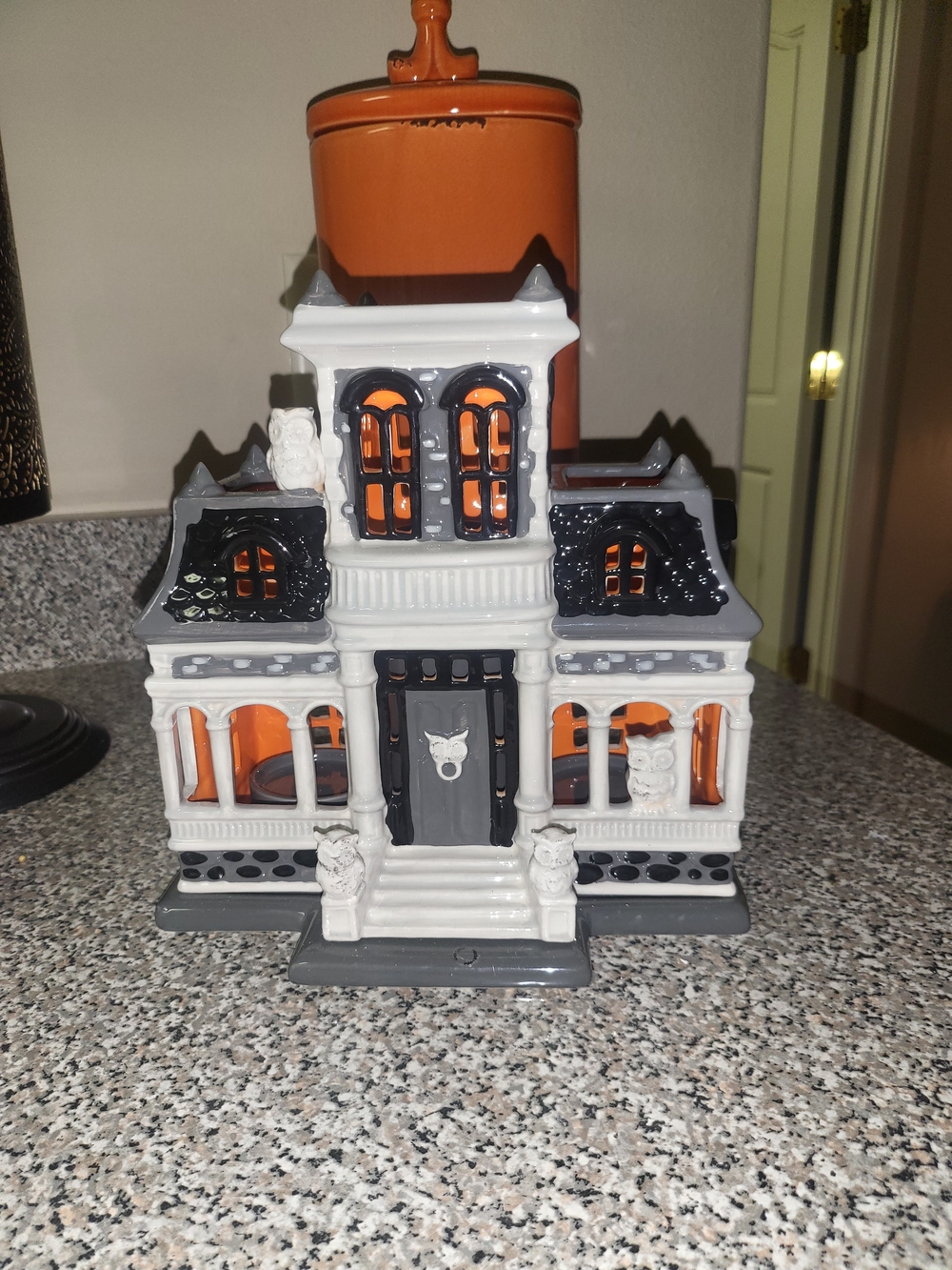 Bath & Body Works 2014 Gothic Owl Haunted House Luminary New In Box - Picture 2 of 15